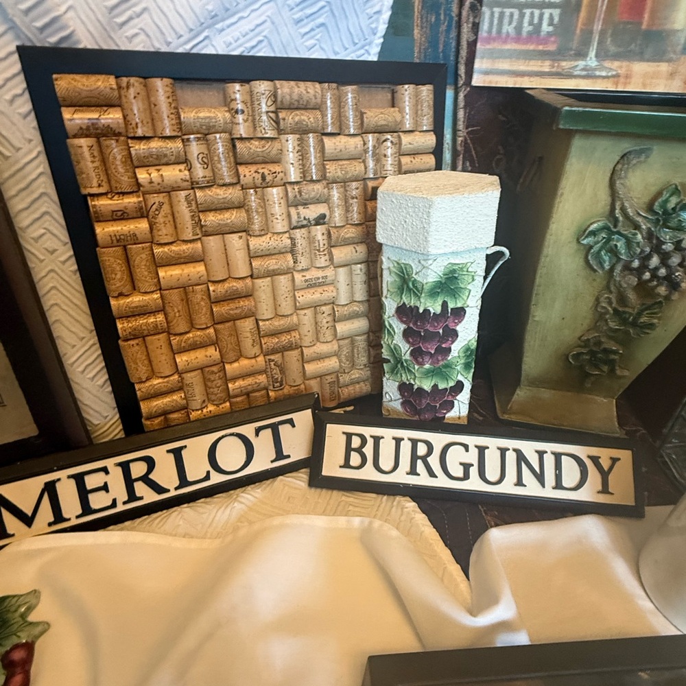Vintage Wine Decor Collection!! - Picture 8 of 16